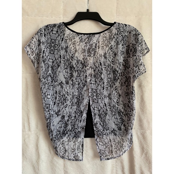 Open-Back Top - Picture 4 of 5